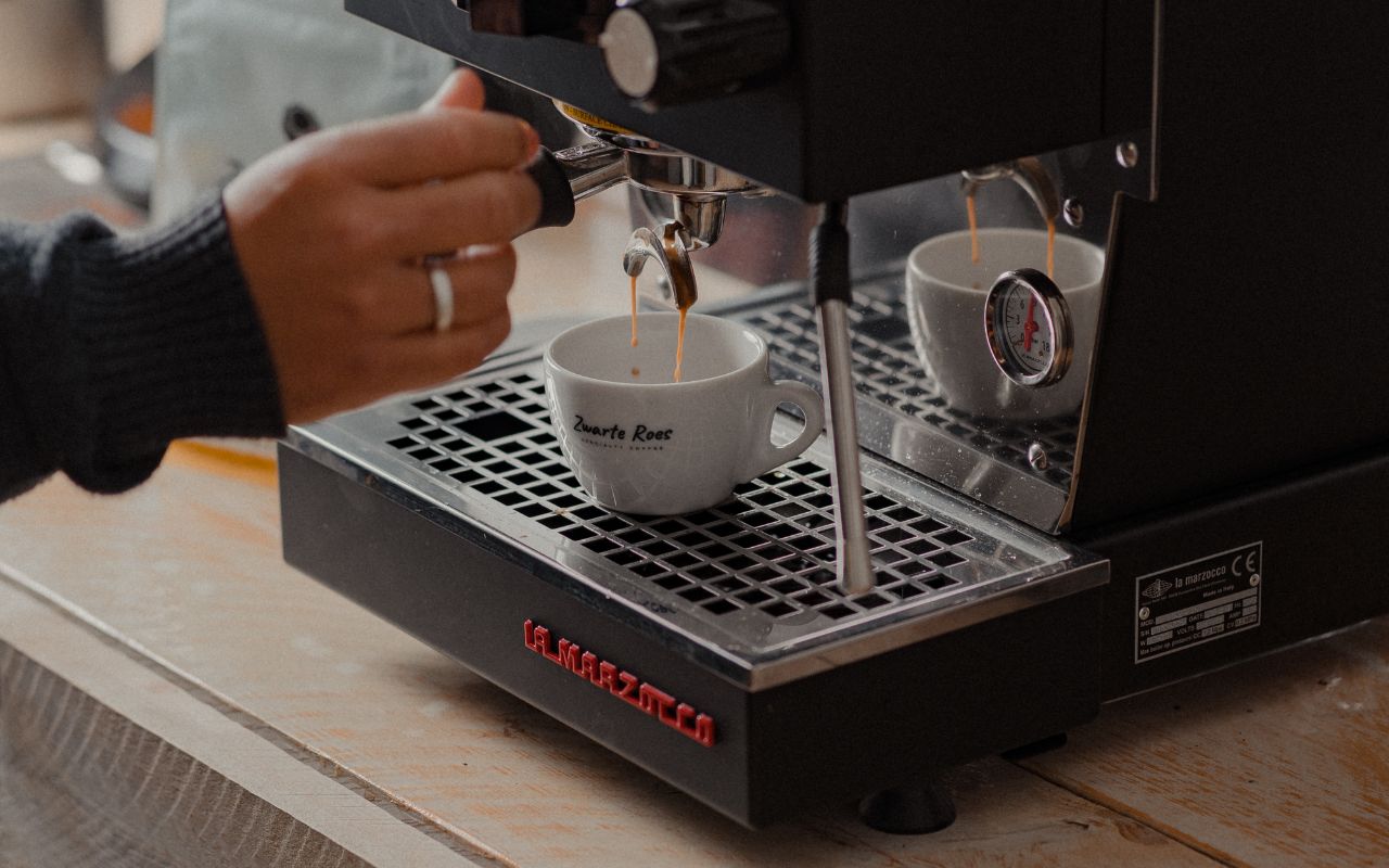 Top halfautomatische espressomachines 2023 – Zwarte Roes