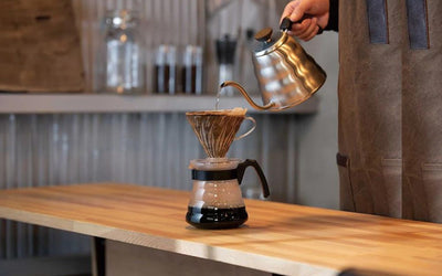 TDS (Total Dissolved Solids) In Koffie: Waarom Barista’s Het Meten