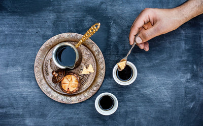 De kunst van Turkse koffie beheersen: een stapsgewijze handleiding