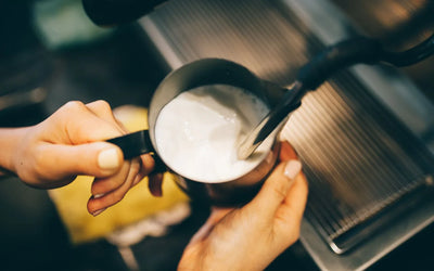 Hoe je Latte Art oefent zonder koffie